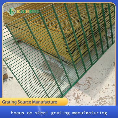 Prolongación del andén impregnada plástica verde 100x200 del piso de la rejilla del metal