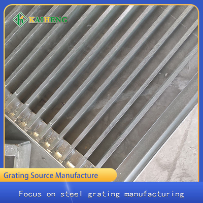 Placa de rejilla de acero galvanizada de la reja Q235 de la inmersión caliente para la plataforma de la estructura de acero de la fábrica de productos químicos