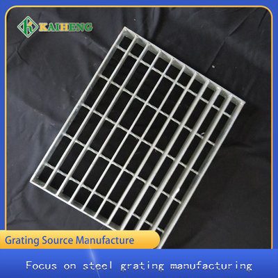 Placa de rejilla de acero galvanizada de la reja Q235 de la inmersión caliente para la plataforma de la estructura de acero de la fábrica de productos químicos