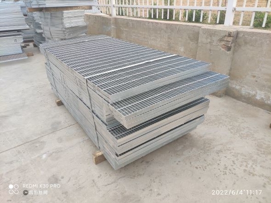La inmersión caliente de acero de carbono galvanizó la reja de acero de plata blanca modificada para requisitos particulares del metal