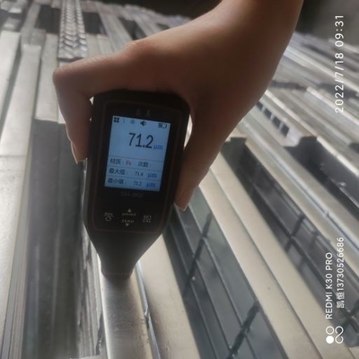 La inmersión caliente de acero de carbono galvanizó la reja de acero de plata blanca modificada para requisitos particulares del metal