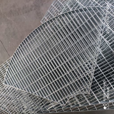 La reja galvanizada del metal del acero de carbono de la inmersión caliente modificó especial para requisitos particulares formado