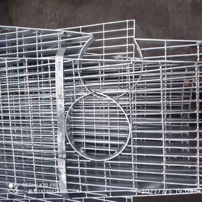 La reja galvanizada del metal del acero de carbono de la inmersión caliente modificó especial para requisitos particulares formado