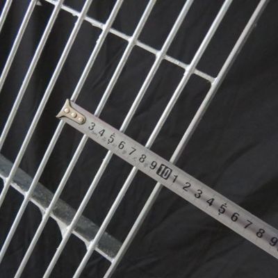 Inmersión caliente de acero de las pisadas de escalera de la rejilla de Q235 T4 que galvaniza