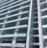 La presión soldó con autógena el acero inoxidable que rallaba la echada de la barra de 30m m que llevaba