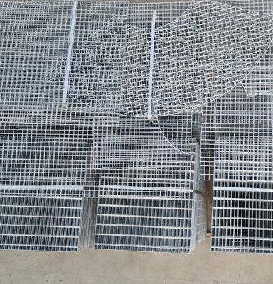 El carbono de la plataforma Q235 galvanizó especial modificada para requisitos particulares de rejilla de acero formado