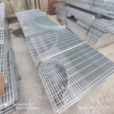 El carbono de la plataforma Q235 galvanizó especial modificada para requisitos particulares de rejilla de acero formado