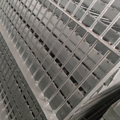 Reja de acero del metal del carbono Q235 que lleva la echada 30m m de la barra