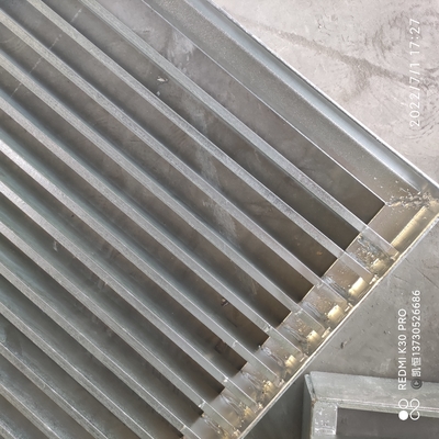 Sastre Made Silver Pressure que suelda con autógena la reja de acero galvanizada para la plataforma de la planta