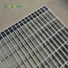 Malla serrada antideslizante blanca de plata de la calzada de la escalera de la reja del metal