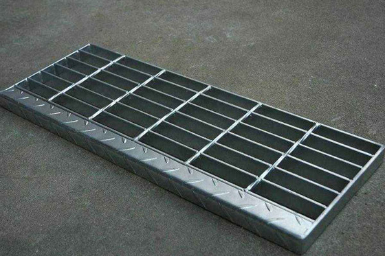 El metal de acero galvanizado resistente a la corrosión de las pisadas de escalera de la rejilla no desliza pisadas de escalera