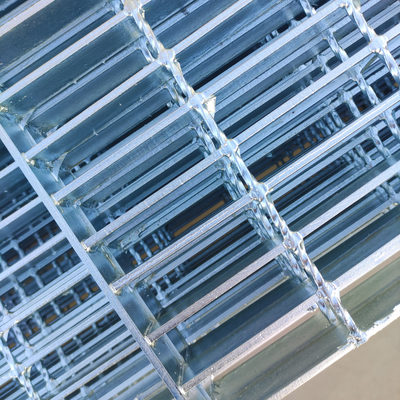 La inmersión caliente del OEM galvanizó la reja de acero del metal para la calzada de la etapa