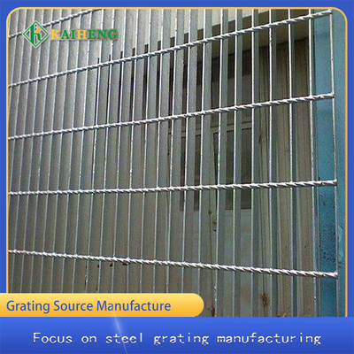 La inmersión caliente de acero Q235 de carbono galvanizó a Mesh Fencing Grid Customized soldado con autógena