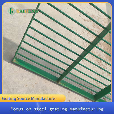 Calzada galvanizada de acero de inmersión plástica Mesh Metal Grid de carbono