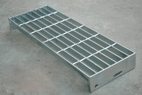 La inmersión caliente de la seguridad galvanizó las pisadas de escalera ralladas de acero del metal