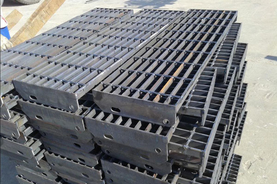 La inmersión caliente de la seguridad galvanizó las pisadas de escalera ralladas de acero del metal