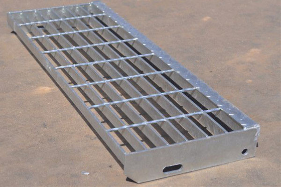 T4 Platenosing a cuadros empernó la echada de acero de las pisadas de escalera de la rejilla del metal 60m m